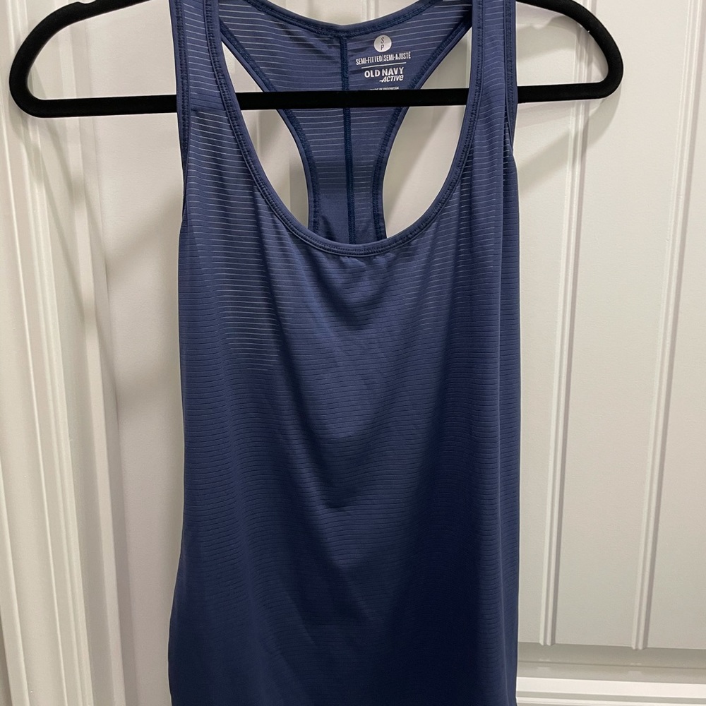 Two workout tanks - Picture 5 of 7